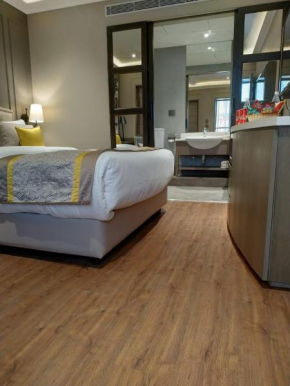 Отель The Corus Hotel  Нью-Дели